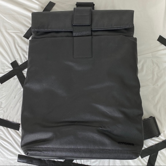 incase side bag